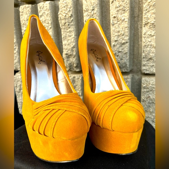 NWOT Tan Qupid Branded Shoes in Size 7 - Picture 4 of 5